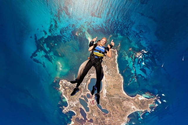 14000ft-rottnest-island-tandem-skydive-most-popular_1