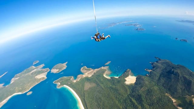 airlie-beach-up-to-15000ft-tandem-skydive_1