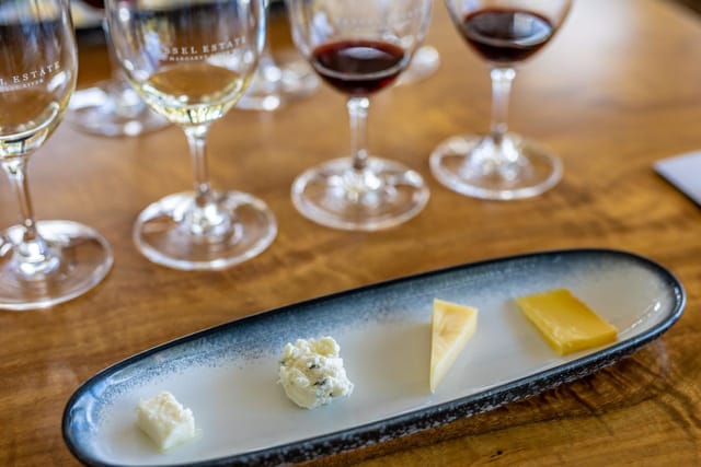 classical-wine-cheese-pairing_1