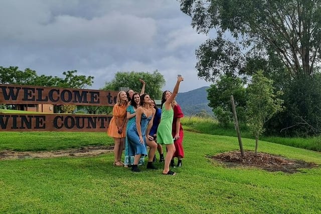 hunter-valley-private-tour-including-wine-chocolate-cheese-vodka-gin-tasting_1