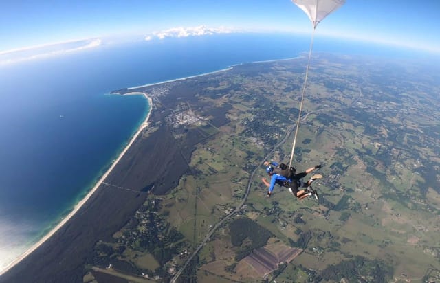 weekday-byron-bay-up-to-15000ft-tandem-skydive-with-brisbane-transfer_1