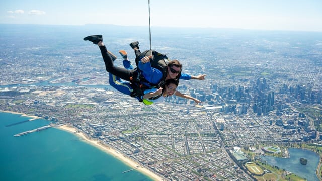 weekday-melbourne-up-to-15000ft-tandem-skydive_1