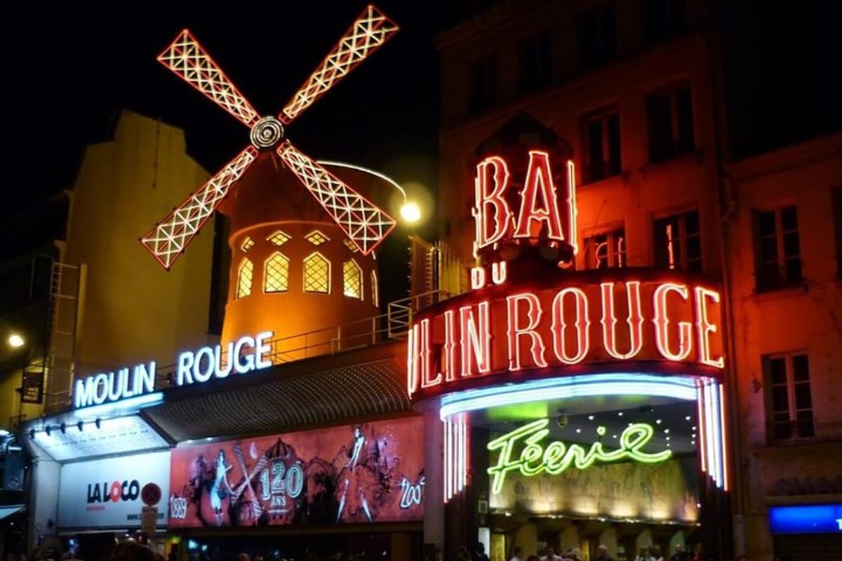 Round-trip transfer to Moulin Rouge