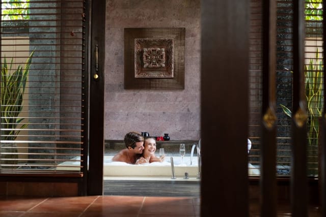 couple-spa-bath-ritual-wine-indonesia-pelago0.jpg