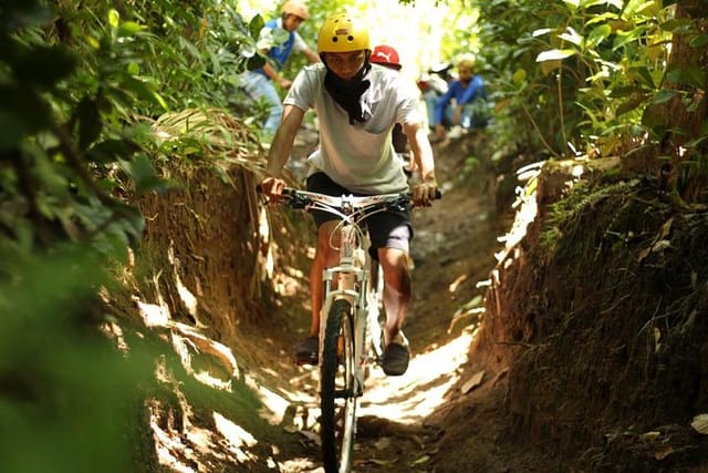 lombok-cycling-through-coffee-cacao-and-mangosteen-plantation_1