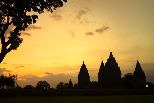 prambanan-temple-sunset-tour-indonesia-pelago0.jpg	