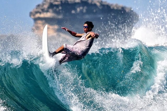 surfing-trip-in-ekas-bay_1