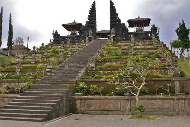 tour-lempuyang-temple-tirta-gangga-besakihtemple-garden-edelweis_1