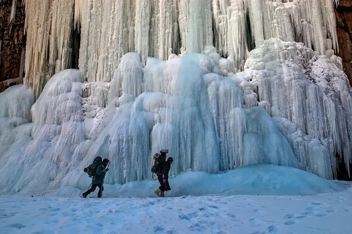 chadar-trek-frozen-zanskar-river_1
