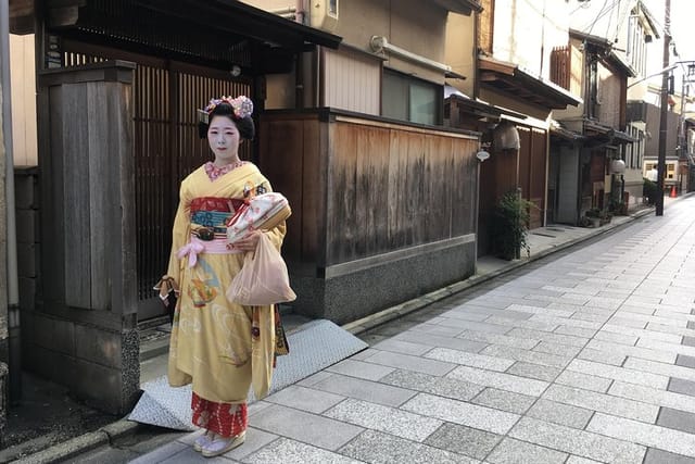 Discover the charming back streets and learn about the secret world of the geisha on a guided tour of Gion. 
