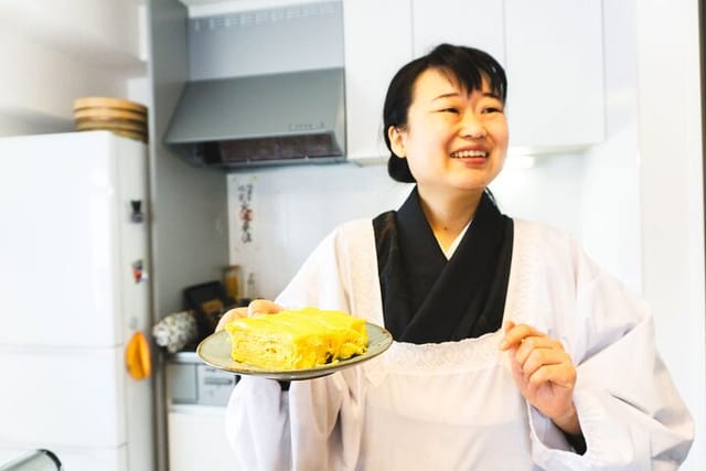 japanese-in-home-cooking-lesson-and-meal-with-a-culinary-expert-in-osaka_1