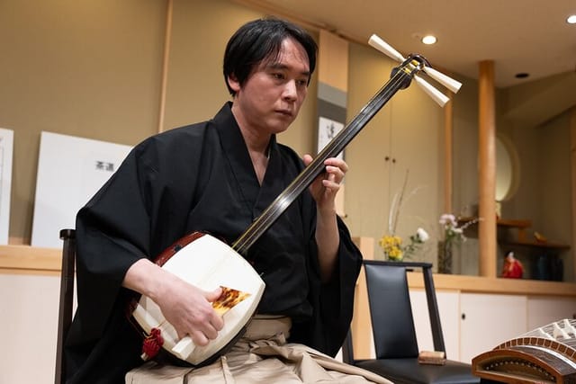 japanese-traditional-music-show-created-by-shamisen_1