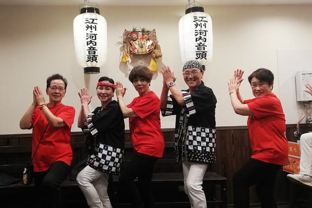 lets-dance-bon-odori-japanese-folk-dance-near-tsutenkaku_1