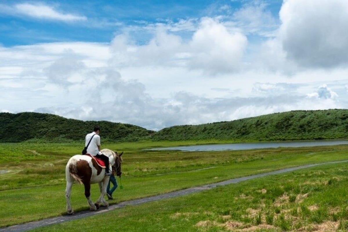 private-tour-from-fukuoka-to-mt-aso-with-horse-riding_1