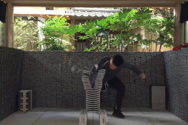 refreshing-in-asakusa-tile-breaking-kawara-smash-in-asakusa-tokyo_1