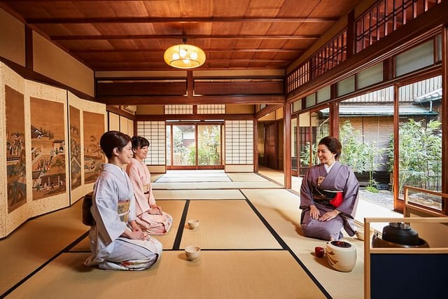 traditional-tea-ceremony-wearing-a-kimono-in-kyoto-maikoya_1
