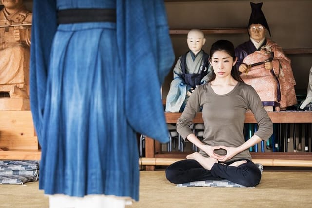 zen-meditation-traditional-vegan-food_1