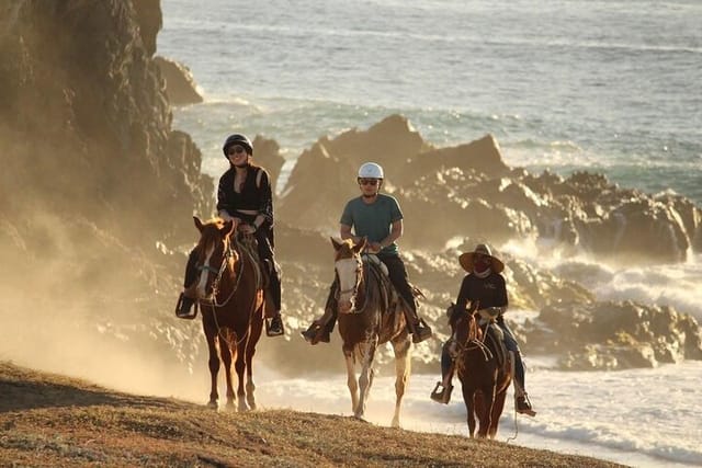 horse-back-ridding-tour-on-the-pacific-ocean-desert_1