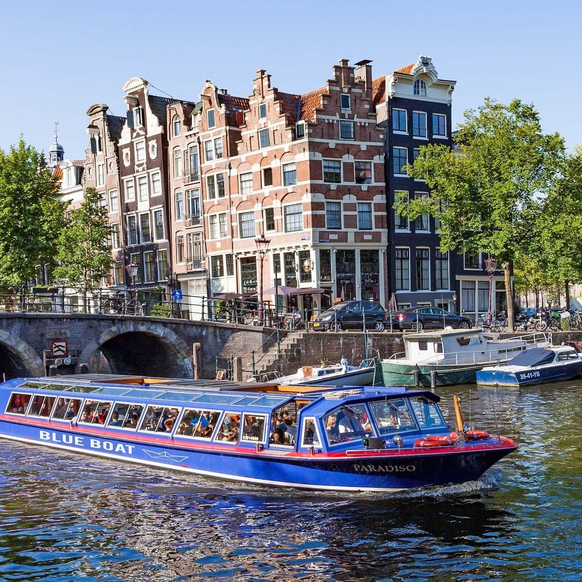 amsterdam-blue-boat-canal-cruise-from-heineken-experience_1
