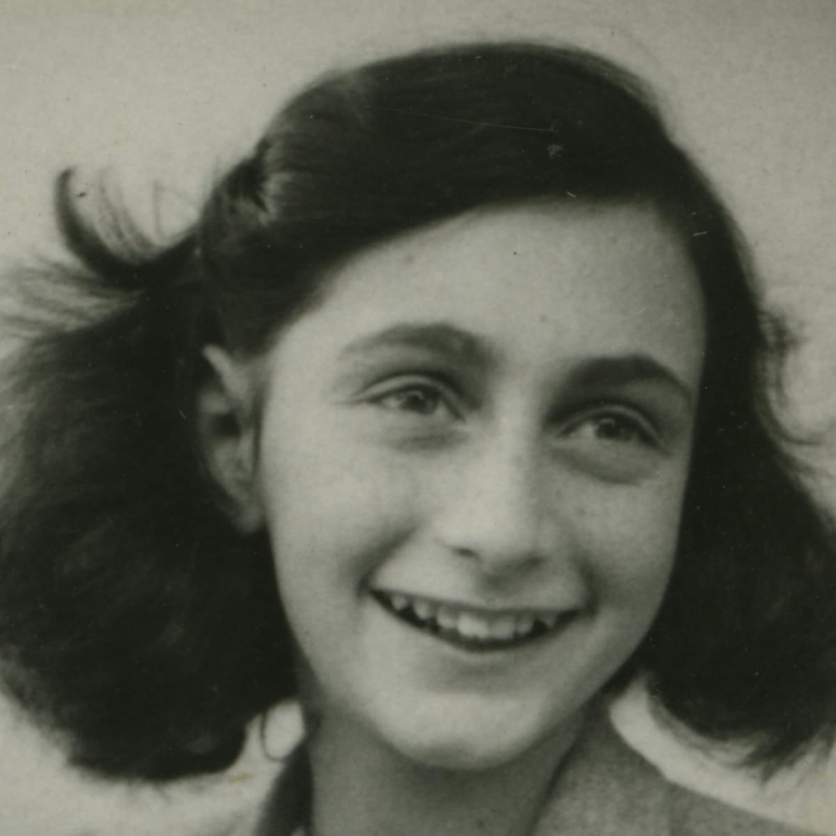 amsterdam-anne-frank-small-group-guided-tour-vr-experience_1
