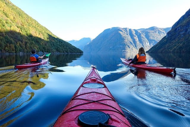 fjord-paddle-in-hellesylt-half-day-kayaking-tour_1