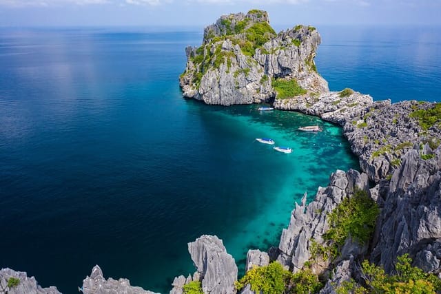 Experience the amazing limestone cliffs, thick jungle, and hidden coves of the Ang Thong National Marine Park. Gain a feel for the 42 stunning islands distributed throughout the Gulf of Thailand.