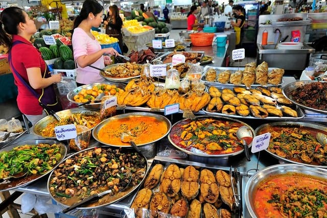 private-street-food-tour-in-bangkok-and-golden-mount-wat-saket_1