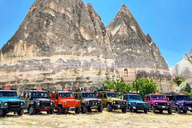 jeep-safari-tour-with-hot-air-balloon-view-at-cappadocia_1