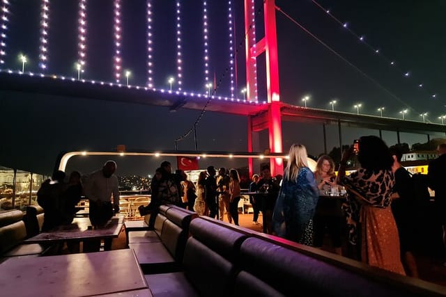 luxury-bosphorus-dinner-cruise-shows-private-table-free-wi-fi_1