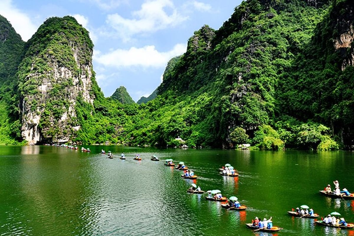 Enjoy an unforgettable Boat Trip on Trang An River